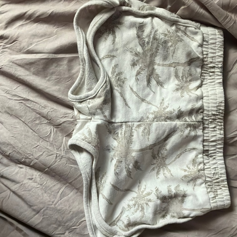Selling balm tree short  size 8/10